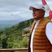 Bupati Kuningan saat mengunjungi wisata alam Lawang Angin.